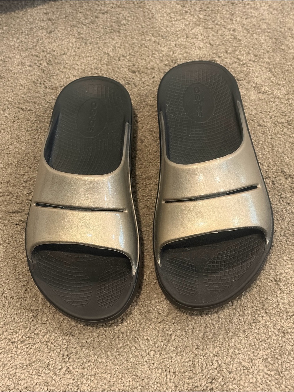 OOFOS Women's Metallic Silver Slide Sandals